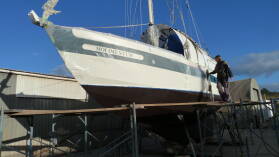 Name ist drauf, Antifouling ist gerollt.