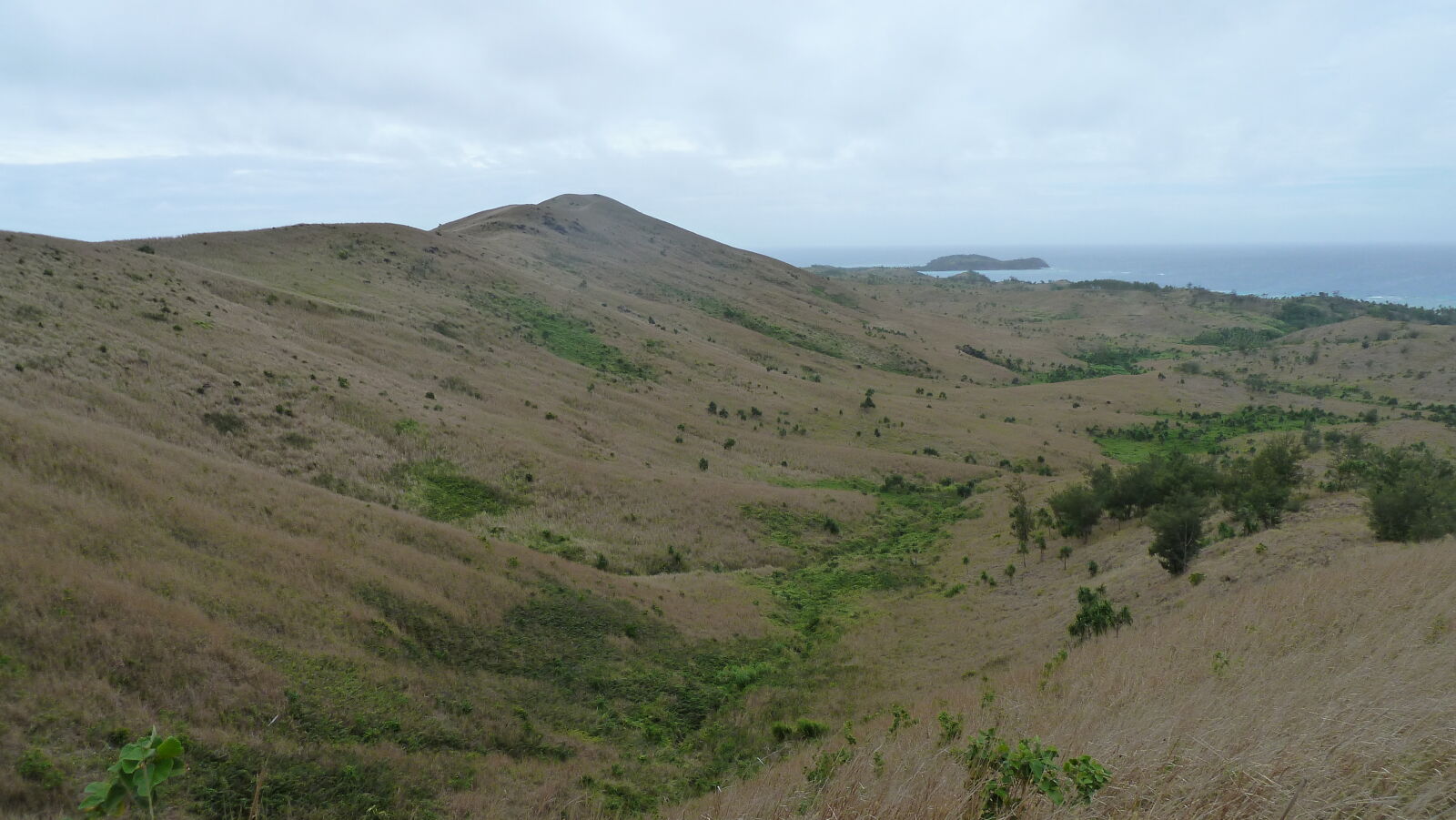 Wanderung in den Hügeln von Nabukeru, Yasawa.
