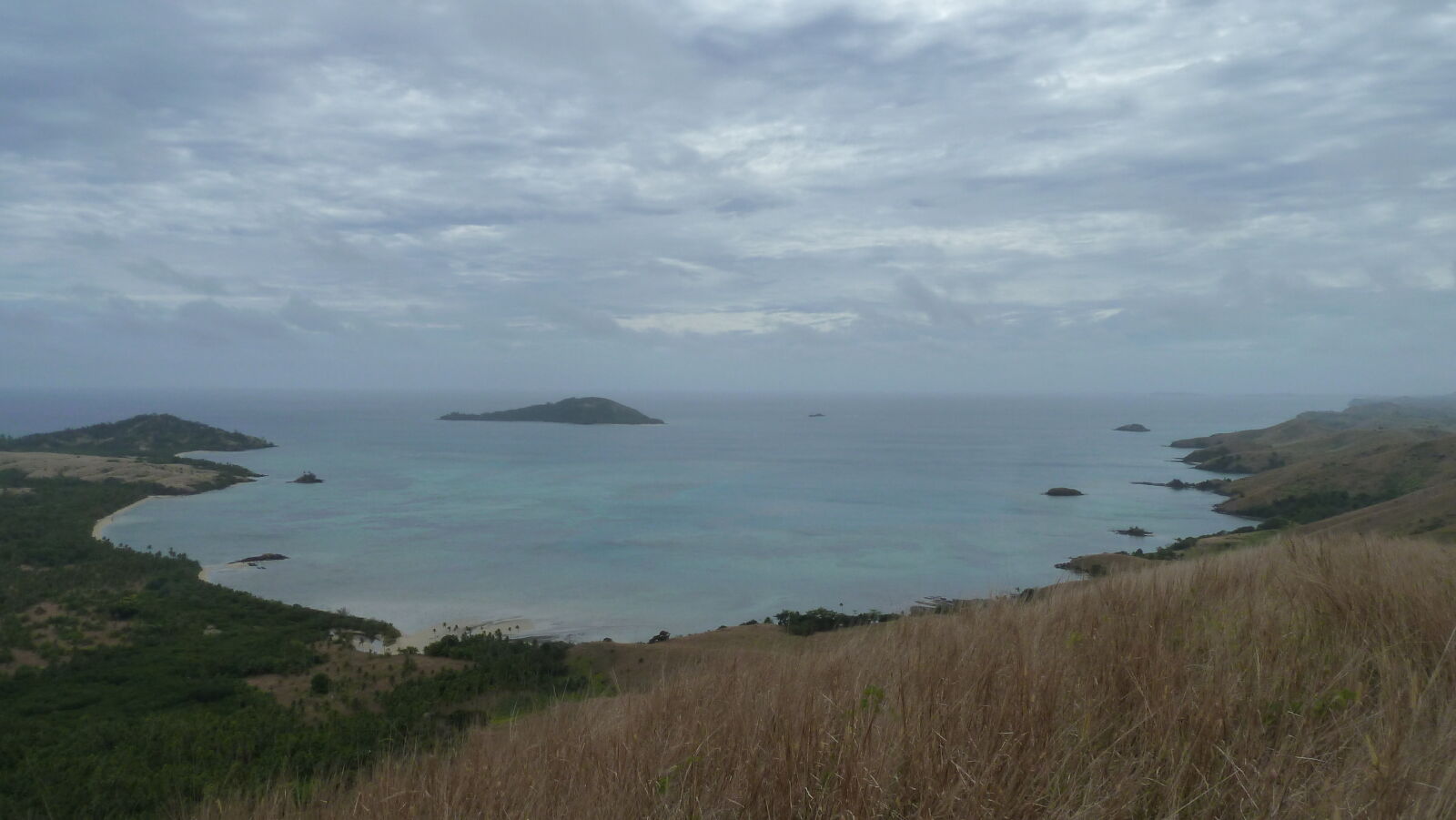 Wanderung in den Hügeln von Nabukeru, Yasawa.
