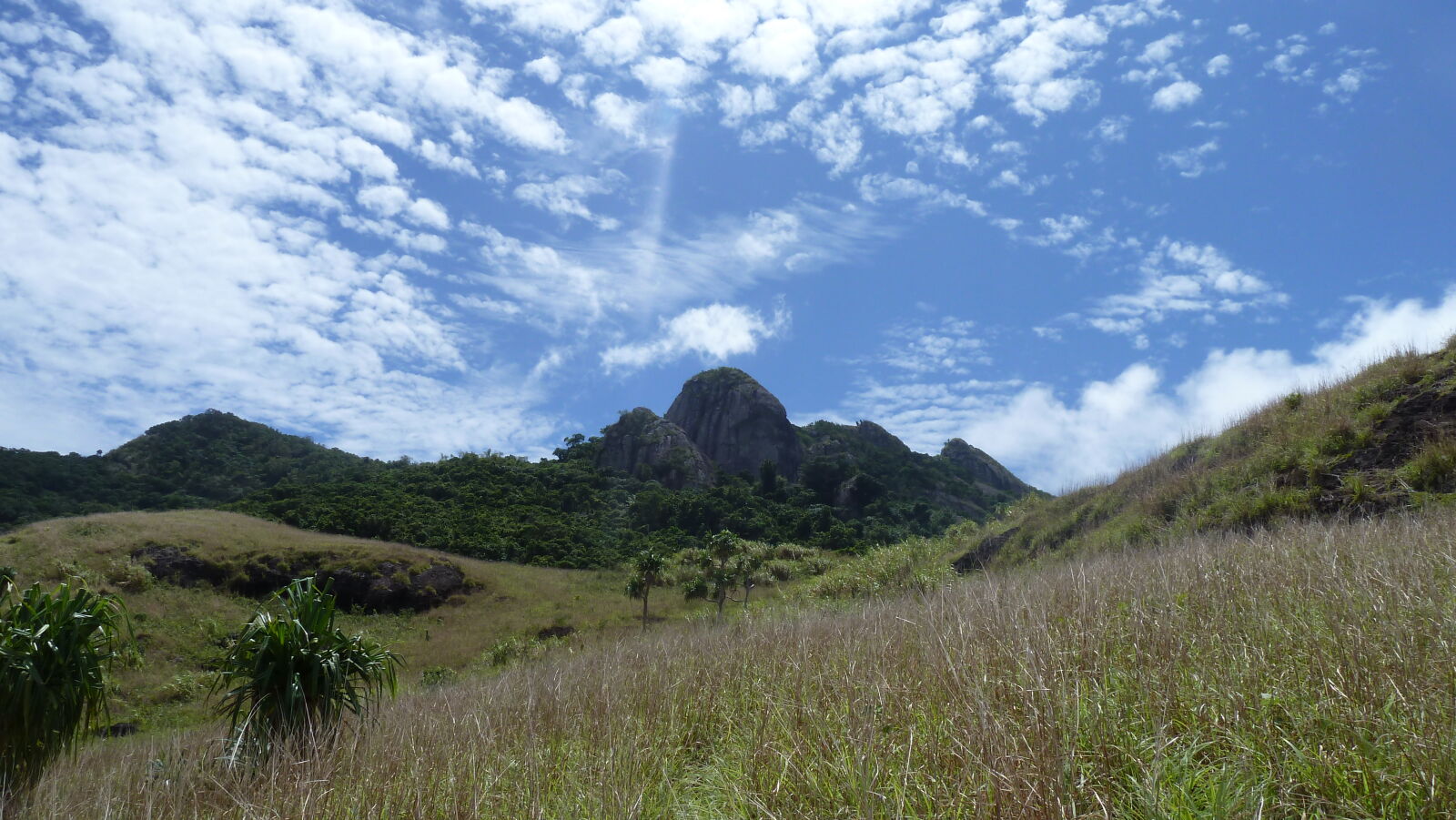 Wanderung in den Hügeln von Yalombi Bay, Waya.