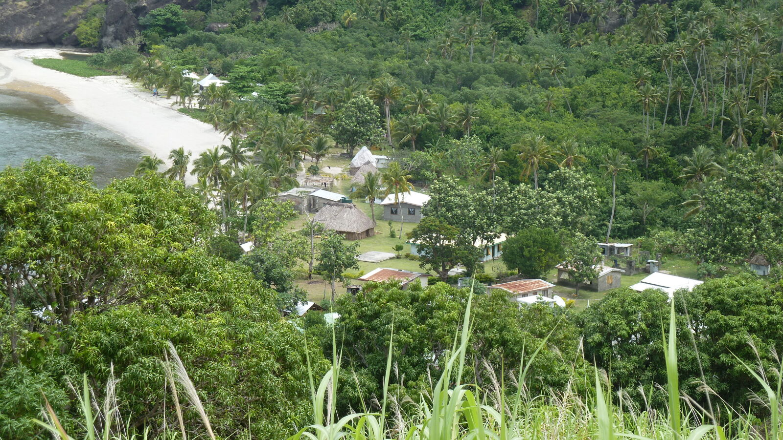 Wanderung in den Hügeln von Yalombi Bay, Waya.
