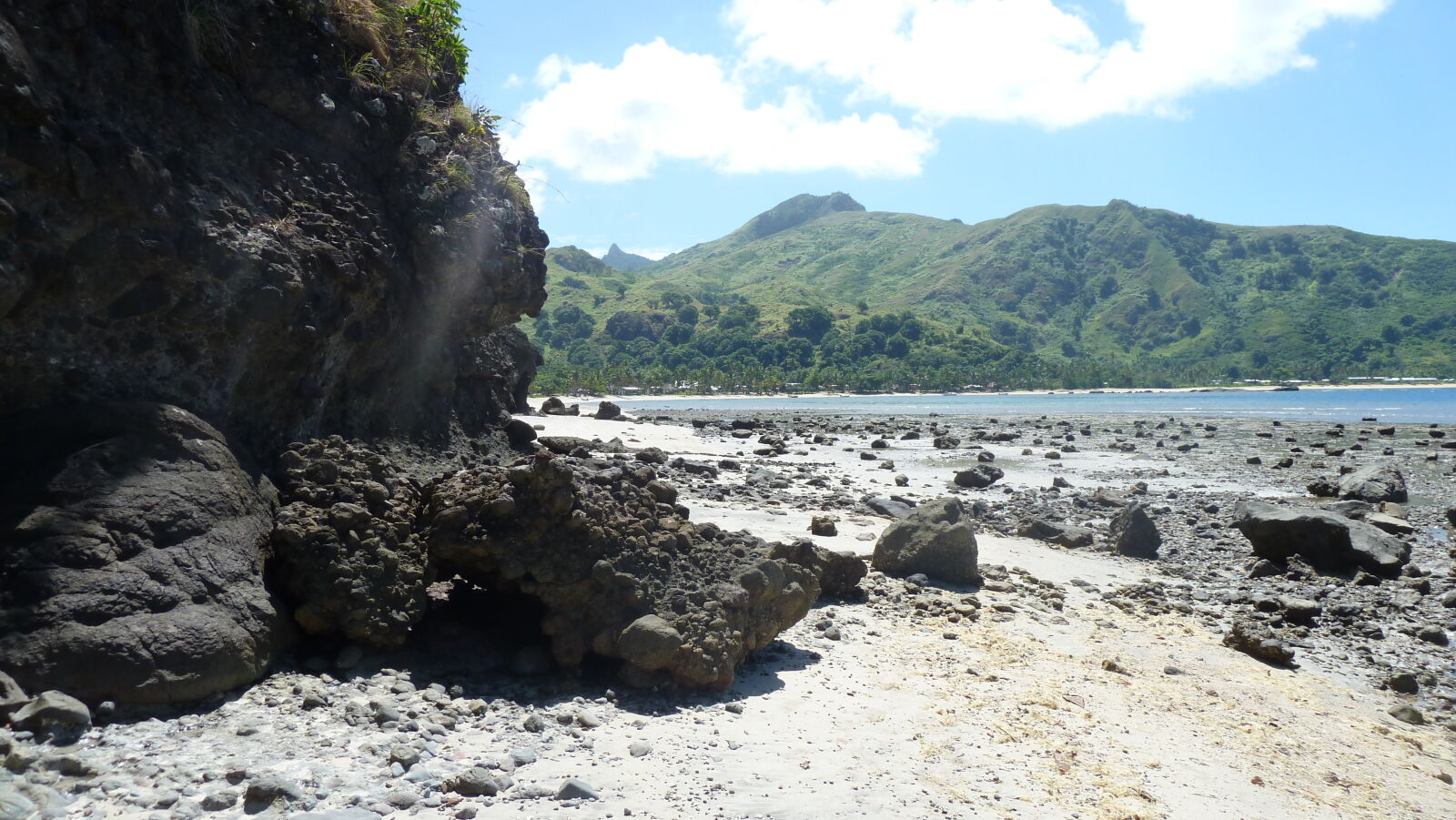 Yalombi Bay, Waya.