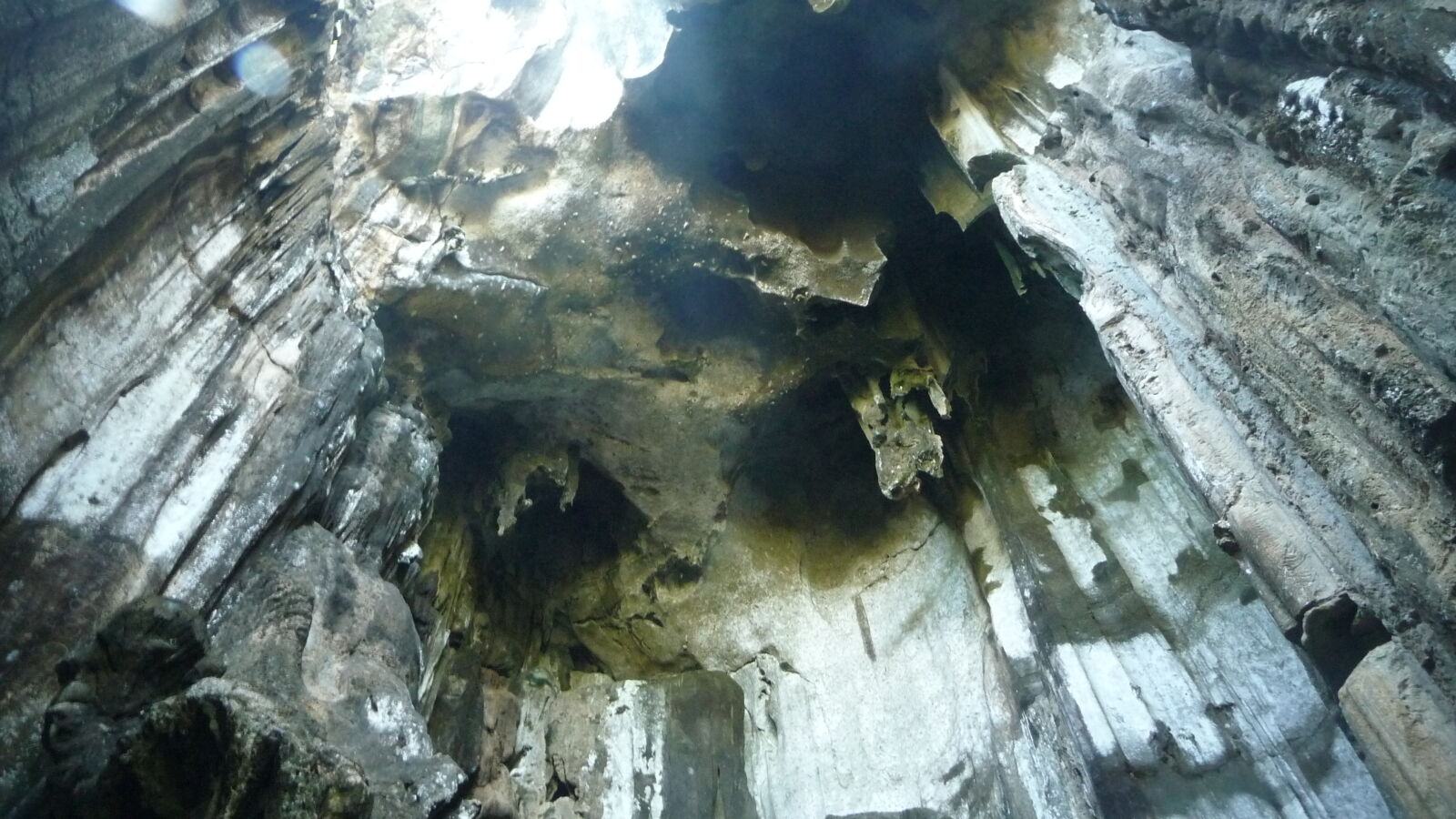 Schnorcheln in den Höhlen von Sawa-I-Lau.