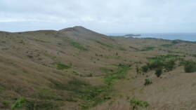 Wanderung in den Hügeln von Nabukeru, Yasawa.