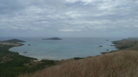 Wanderung in den Hügeln von Nabukeru, Yasawa.