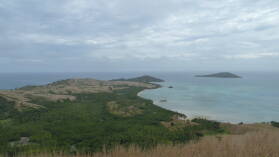 Wanderung in den Hügeln von Nabukeru, Yasawa.