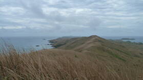 Wanderung in den Hügeln von Nabukeru, Yasawa.